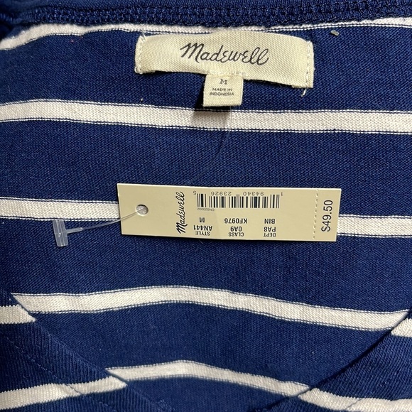 Madewell V-Neck Button-Front Boxy-Crop Tee - Picture 3 of 3